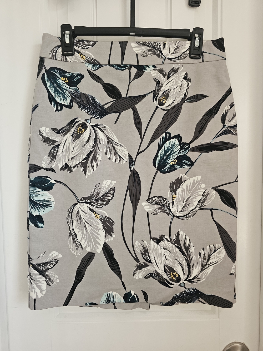Ann Taylor Gray Floral Pencil Skirt with Teal Accents
